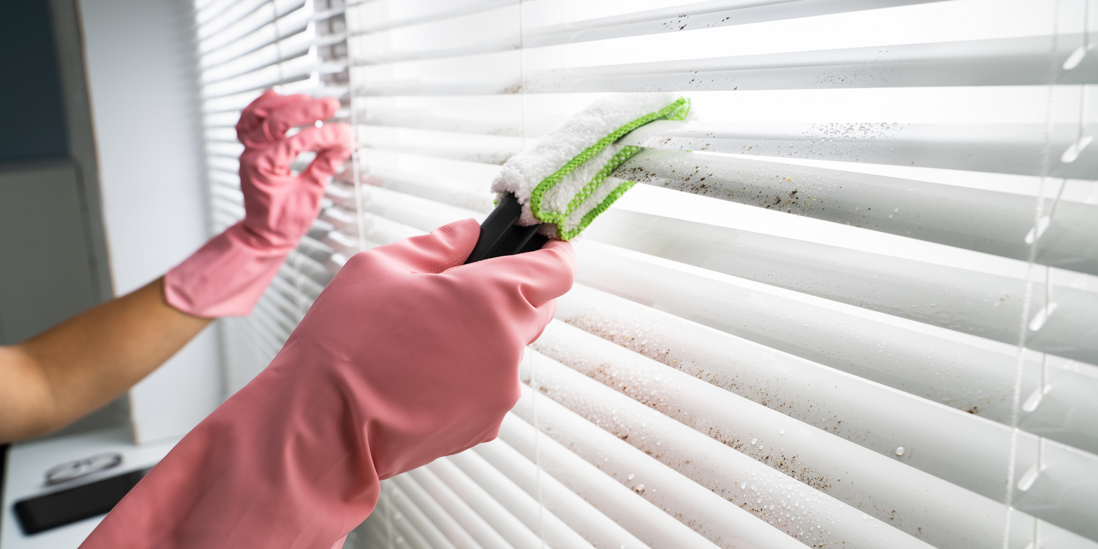 Read more about the article Window Cleaning Advice for Hard Water and Salt Film