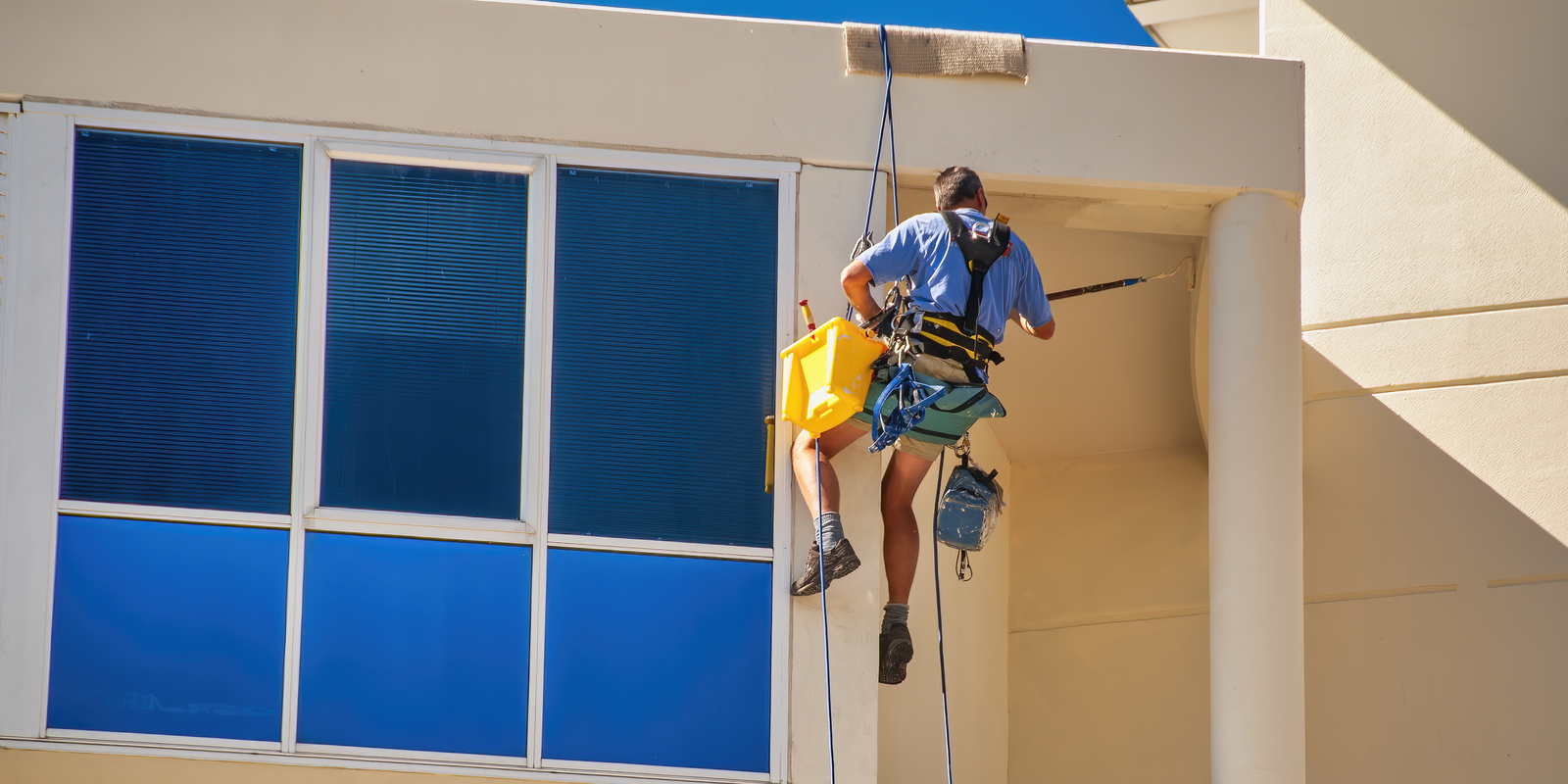 Read more about the article Miami’s Skyline: The Essential Role of Professional Window Cleaners in Keeping the City Sparkling