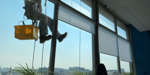 Read more about the article 6 Easy Steps for the Best Outside Window Cleaning