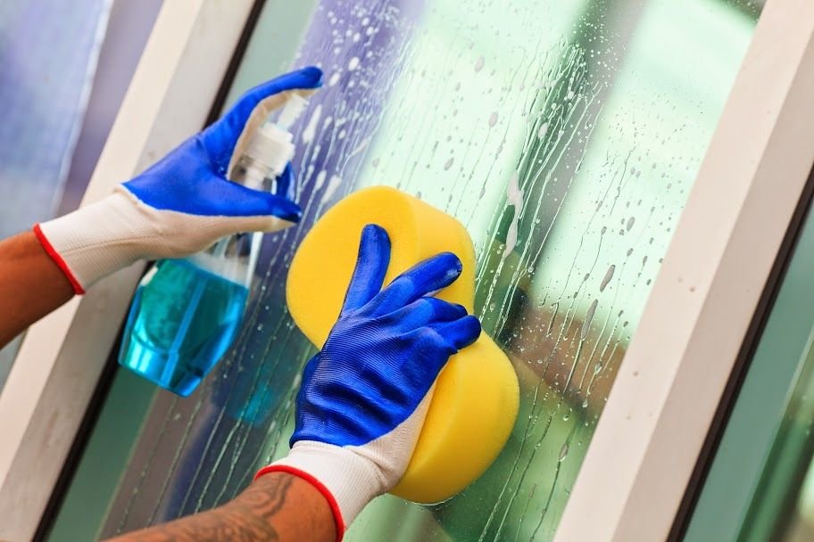 Read more about the article Why DIY Window Cleaning Struggles in Miami’s Salt-Laden Climate
