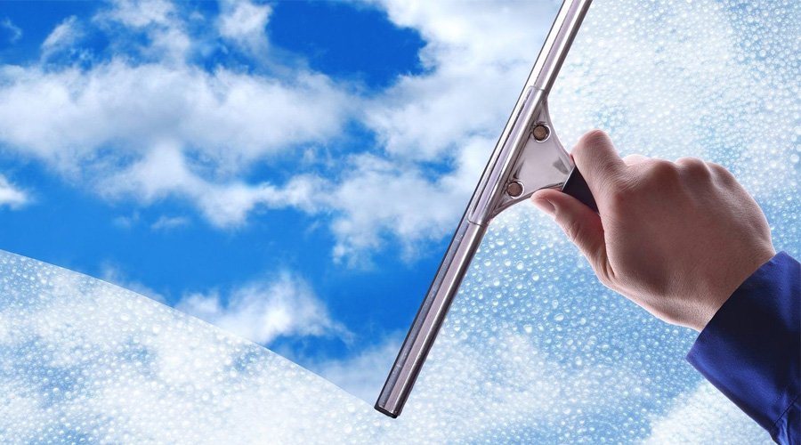 Read more about the article Expert Insights on Professional Window Cleaning in Miami