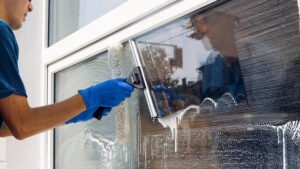 Read more about the article Avoiding Common Window Cleaning Mistakes in Miami: A Guide to Crystal-Clear Views