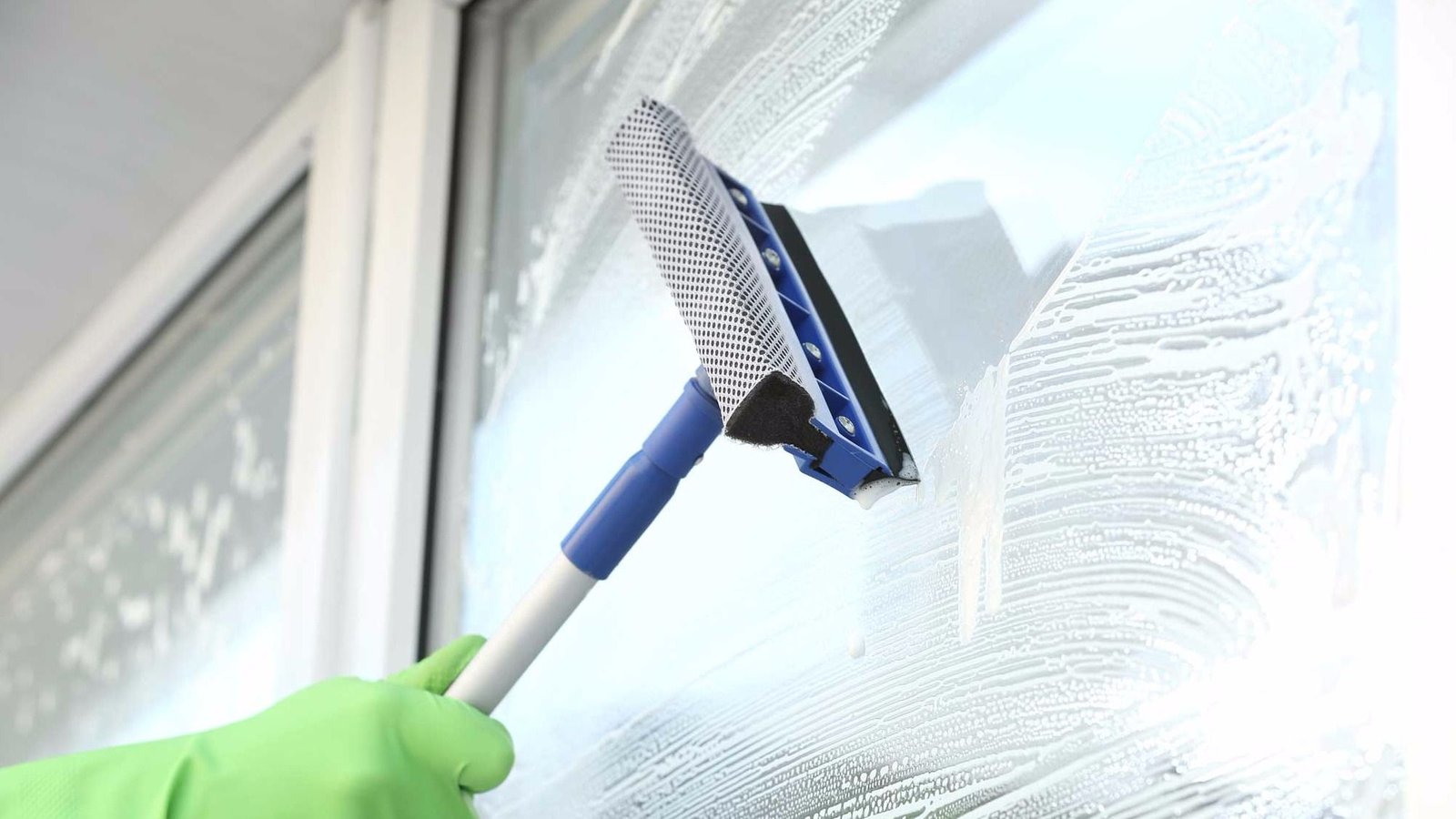 Read more about the article How Miami’s Intense Sunlight and Coastal Climate Impact Your Windows