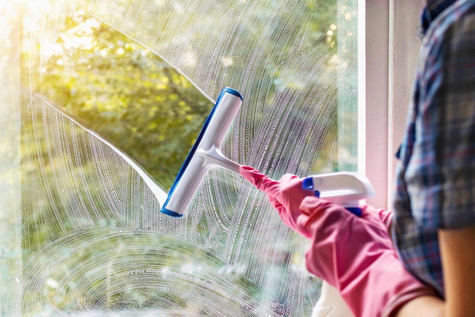 Read more about the article The Remarkable Journey of Window Cleaning Tools: Honoring Coral Gables’ Legacy