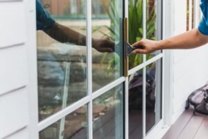 Read more about the article Spotless Success: Solving Common Commercial Window Problems with Professional Cleaning