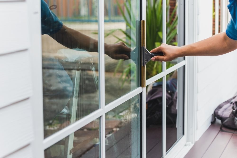 Read more about the article Spotless Success: Solving Common Commercial Window Problems with Professional Cleaning